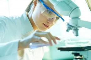 photo-of-scientist-woman512_990.jpg